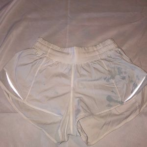 Lululemon hotty hot short 2.5”